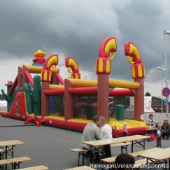 Hüpfburg Western Parcours